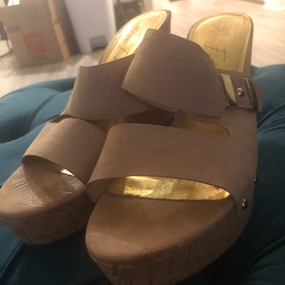 Marc Fisher suede wedges - Picture 5 of 5